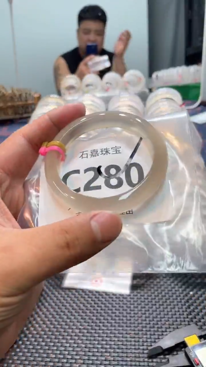 玛瑙/玉髓手镯未镶嵌C280