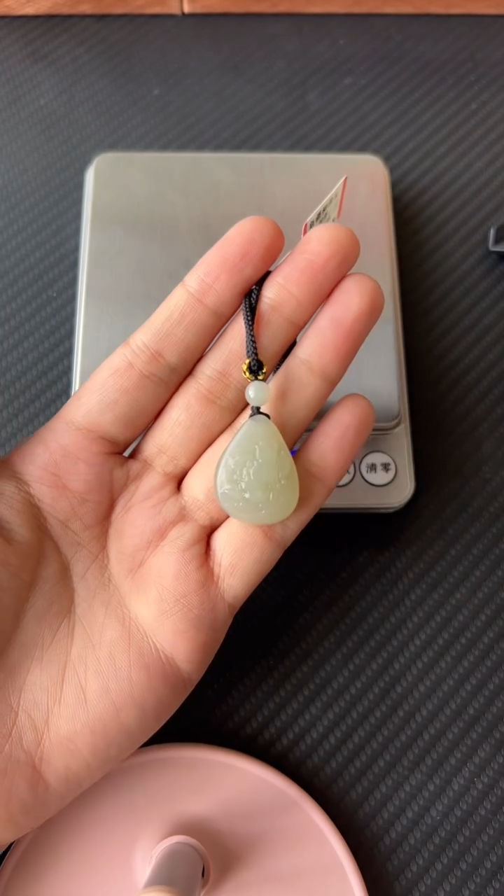 【闪购商品】和田玉吊坠(赠链)未镶嵌且末微色差