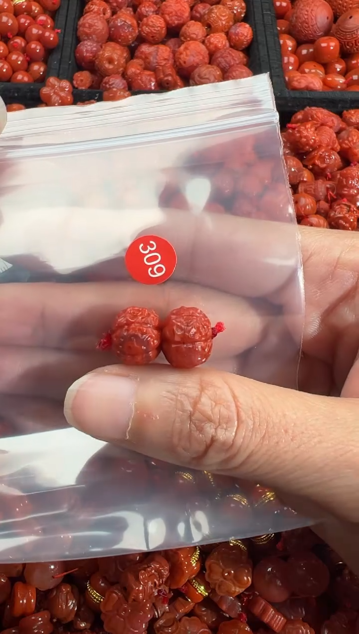 南红玛瑙未镶嵌颈饰1