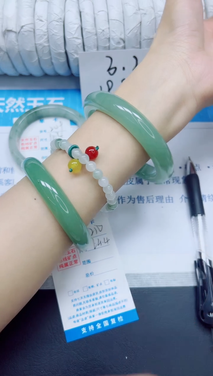 石英质玉手镯未镶嵌210/64.4