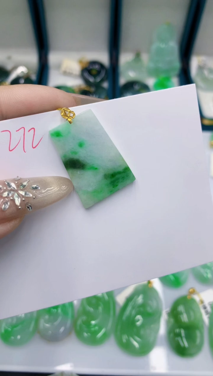 翡翠18K金镶嵌颈饰11111111111111