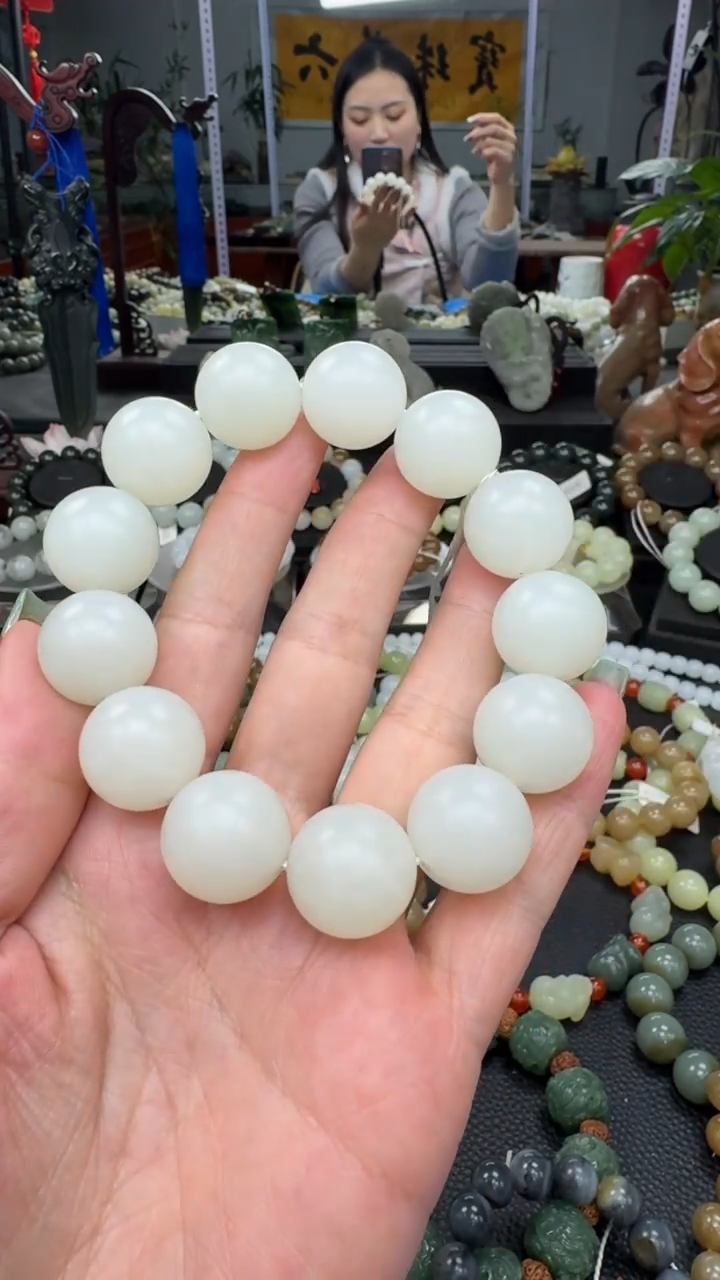 未镶嵌手串和田玉俄白玉卡18
