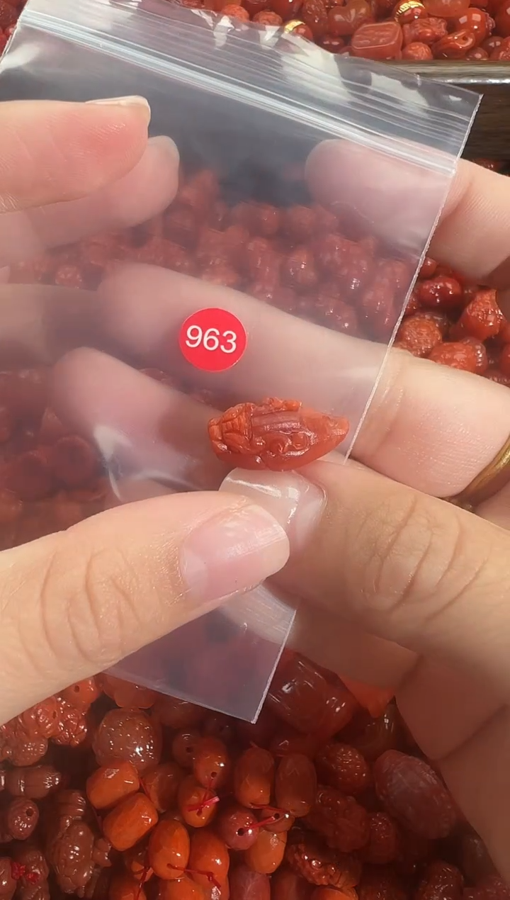 颈饰未镶嵌南红玛瑙1