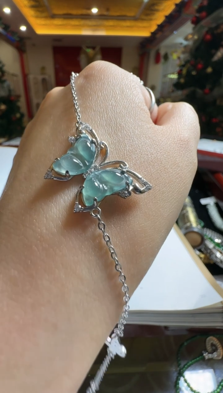 【闪购商品】翡翠吊坠(不含链)未镶嵌翡翠