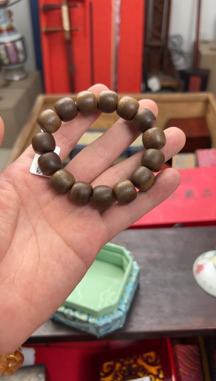 【闪购商品】沉香木手串————————————