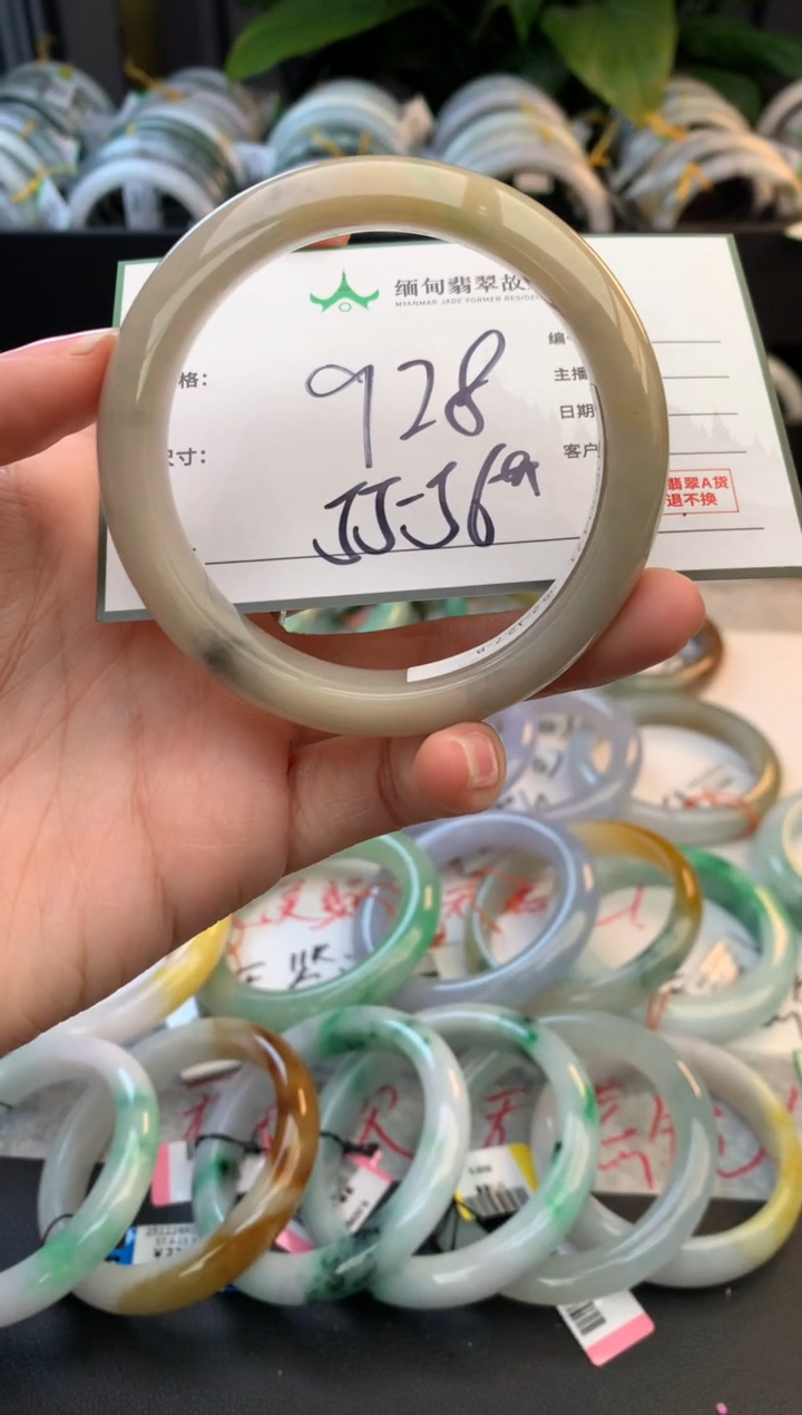 未镶嵌定制翡翠毛货需精细抛光+多人