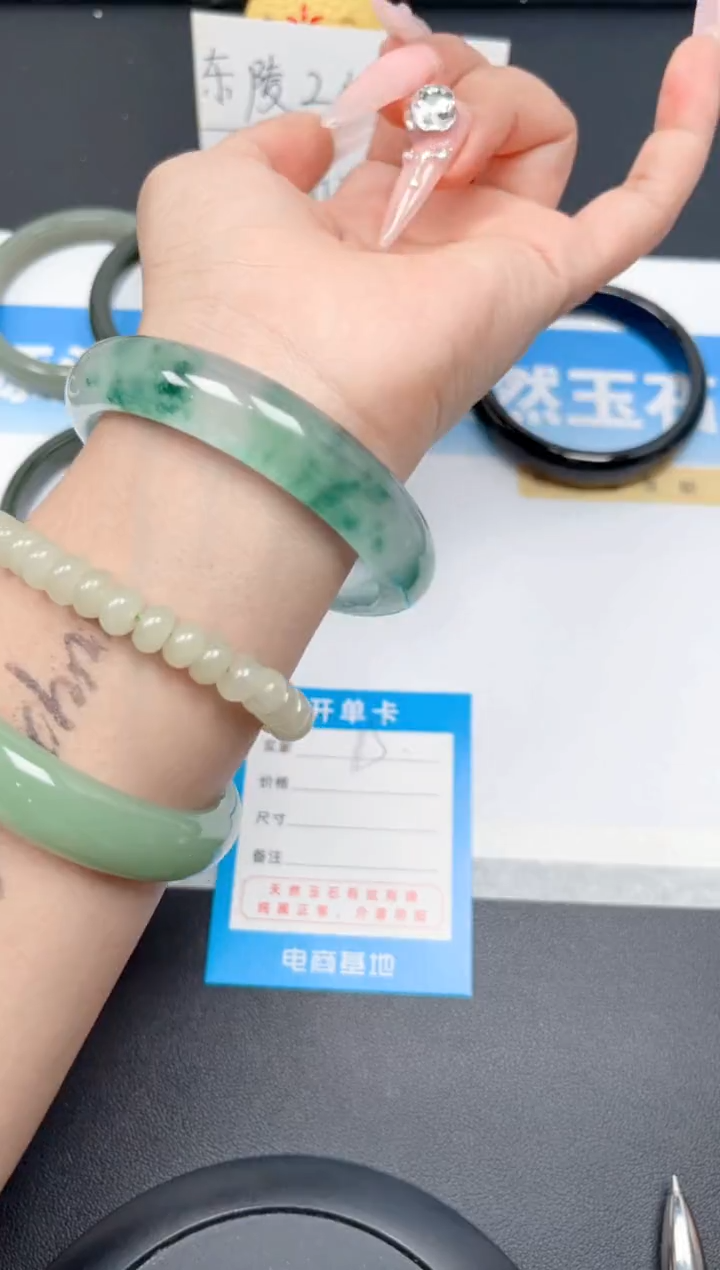 石英质玉手镯未镶嵌115-飘花56