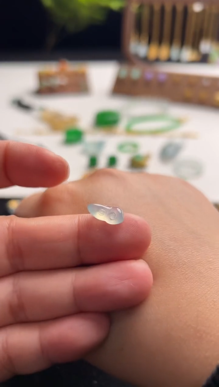 【闪购商品】翡翠裸石未镶嵌如意480