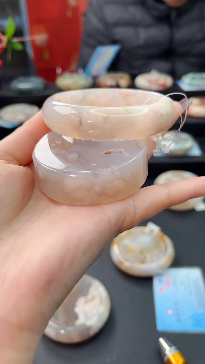【闪购商品】石英质玉手镯未镶嵌赠送镯心（56圈口）