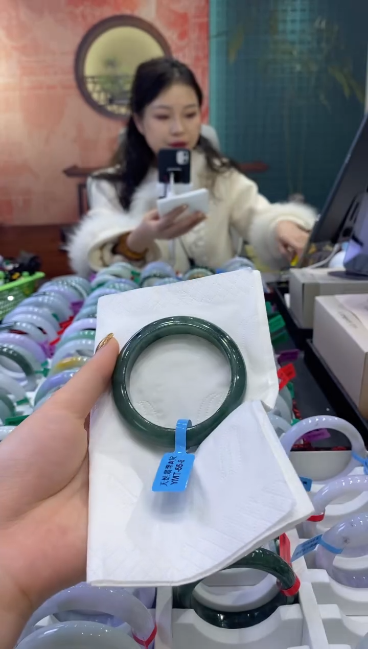 【闪购商品】翡翠手镯未镶嵌多人17388