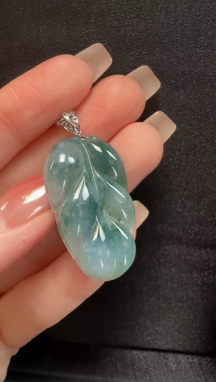 【闪购商品】翡翠颈饰18K金镶嵌931叶子一个