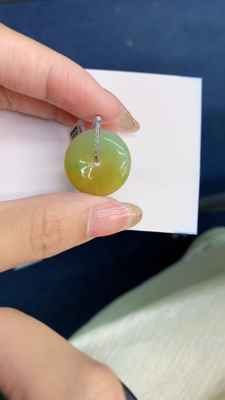 翡翠18K金镶嵌颈饰            8