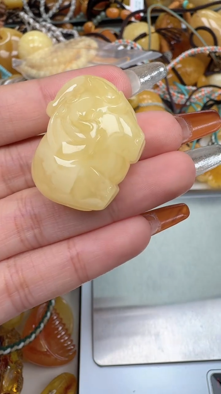 裸石琥珀未镶嵌如图