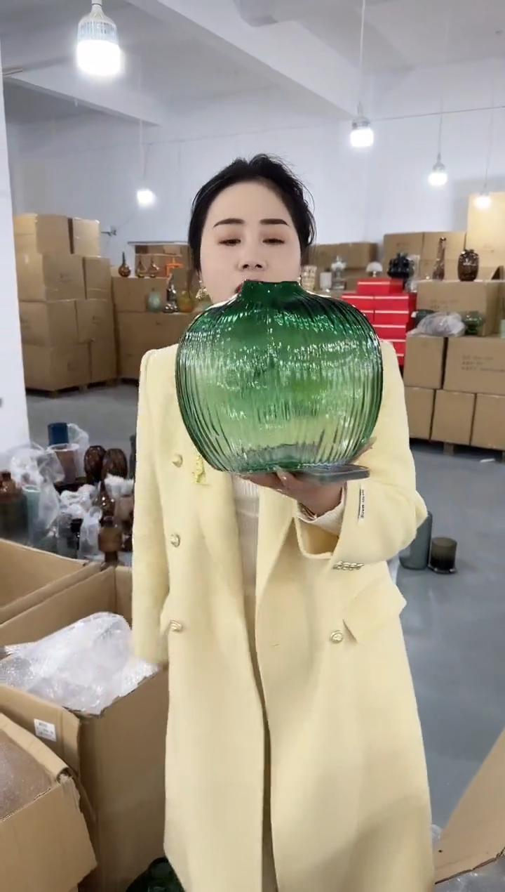 【闪购商品】无铅玻璃安琪-微瑕花瓶--GF0I