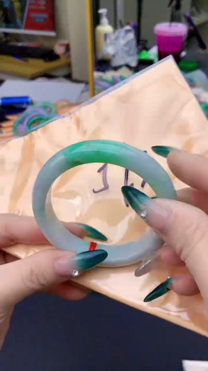 【闪购商品】翡翠手镯未镶嵌0582043200