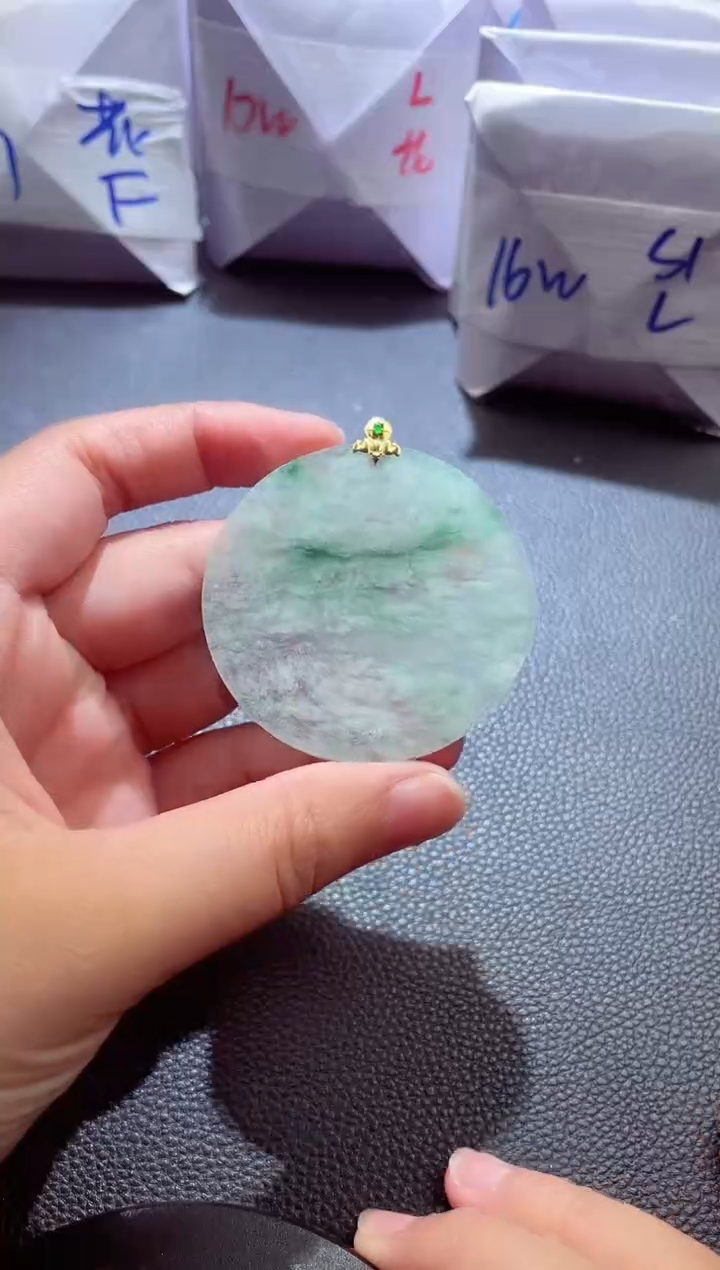 颈饰18K金镶嵌翡翠0000882