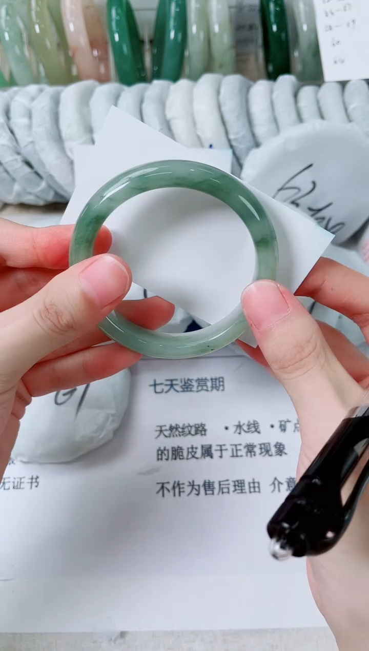 石英质玉手镯未镶嵌80-58