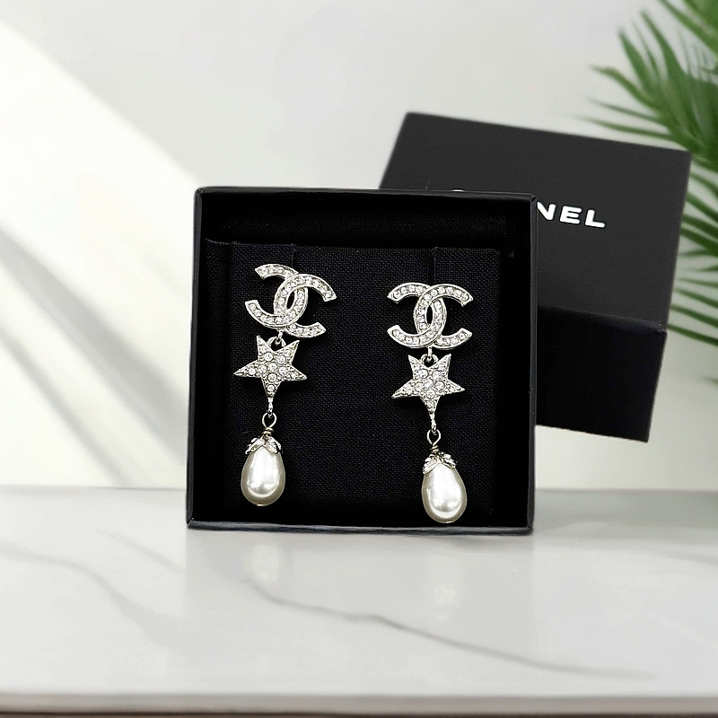 99新 Chanel/香奈儿 20A双C星星镶钻耳钉，刘雯同款，全新 