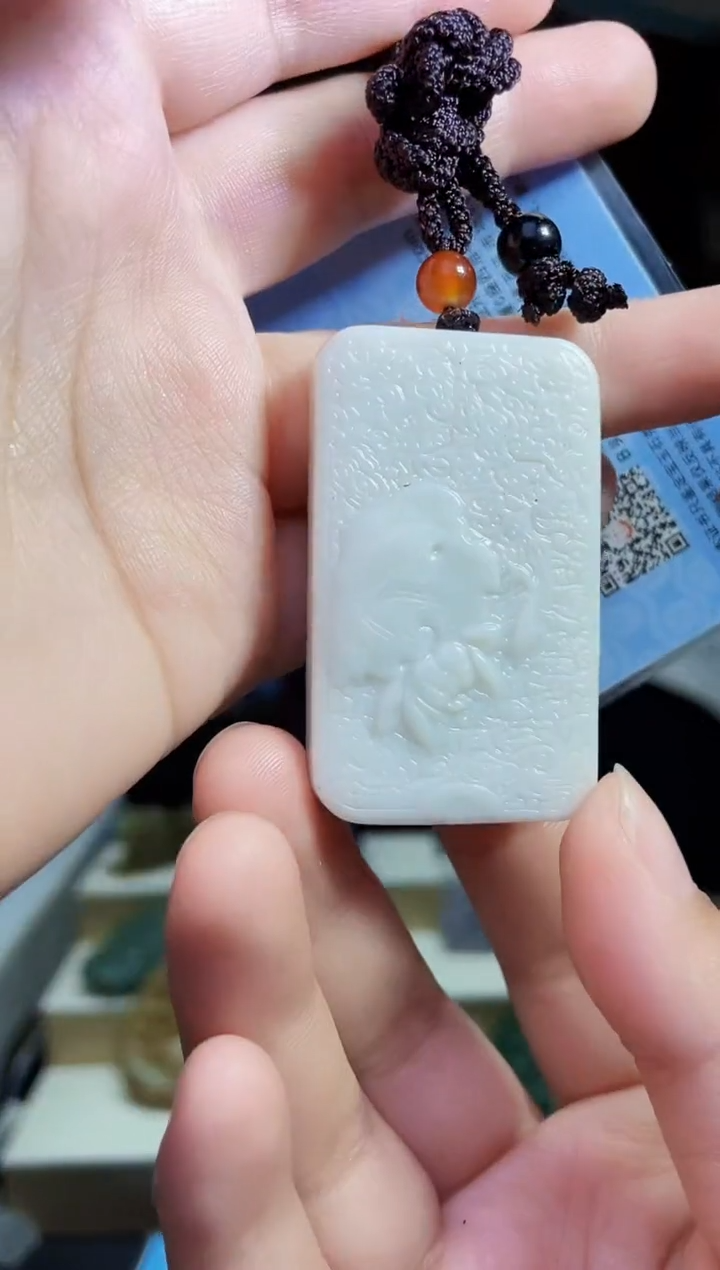 和田玉未镶嵌颈饰1