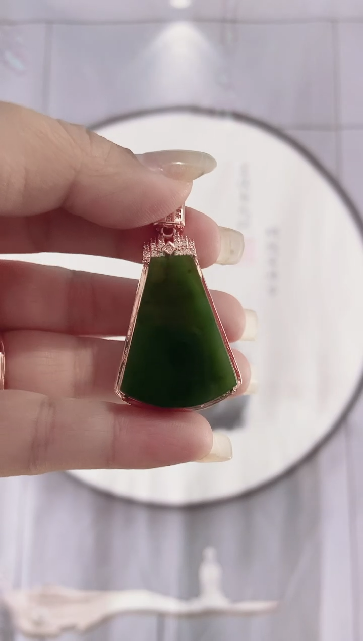 吊坠(赠链)合金和田玉（碧玉）（梯形无事牌）多样性发货