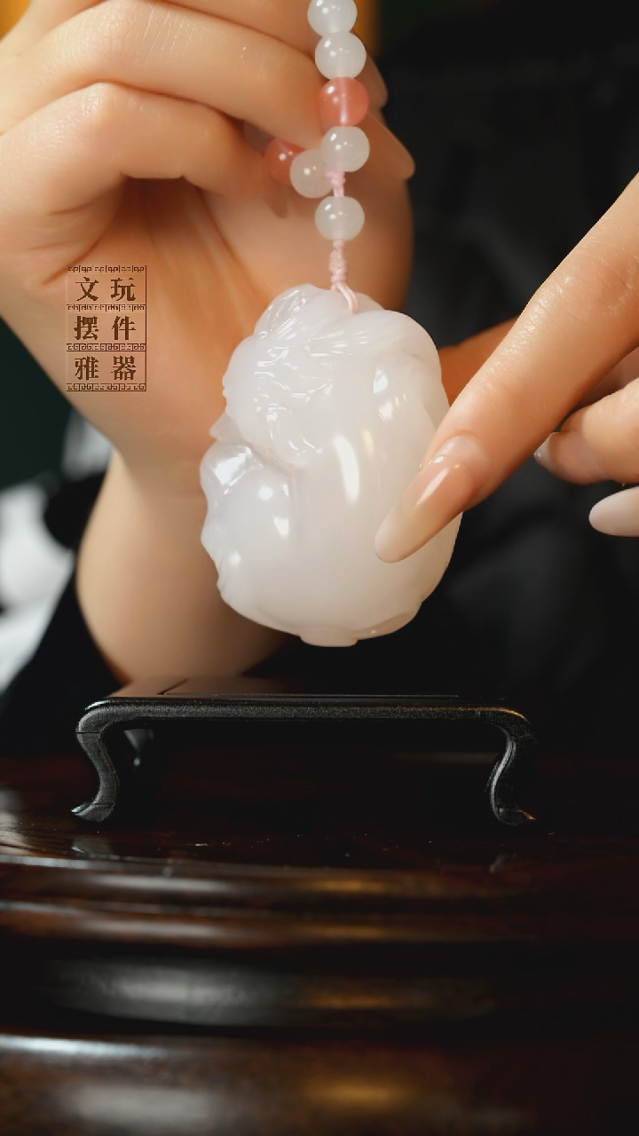 玉《九尾狐》手把件摆件