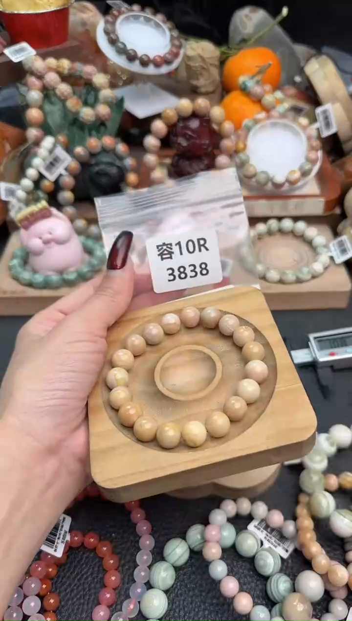 【闪购商品】石英质玉手链未镶嵌10R3838