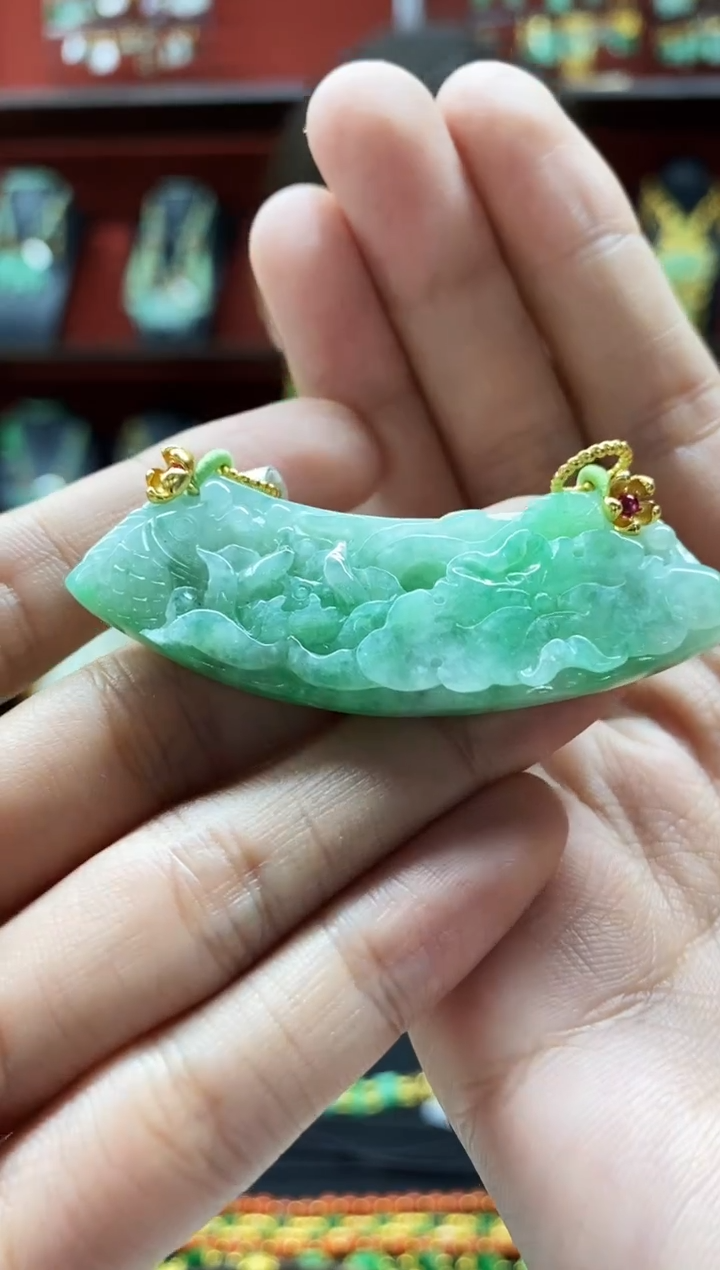 颈饰未镶嵌翡翠吊坠