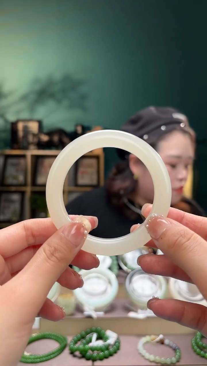 【闪购商品】和田玉手镯未镶嵌59+手镯