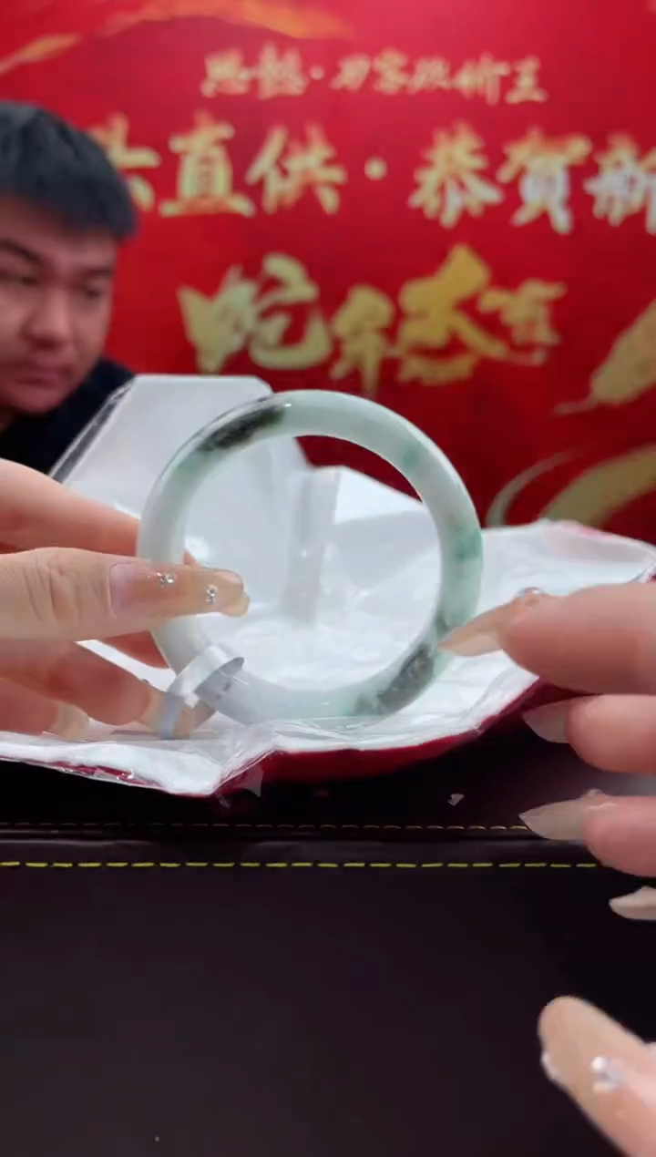 【闪购商品】翡翠手镯未镶嵌24翡翠手镯（微瑕）