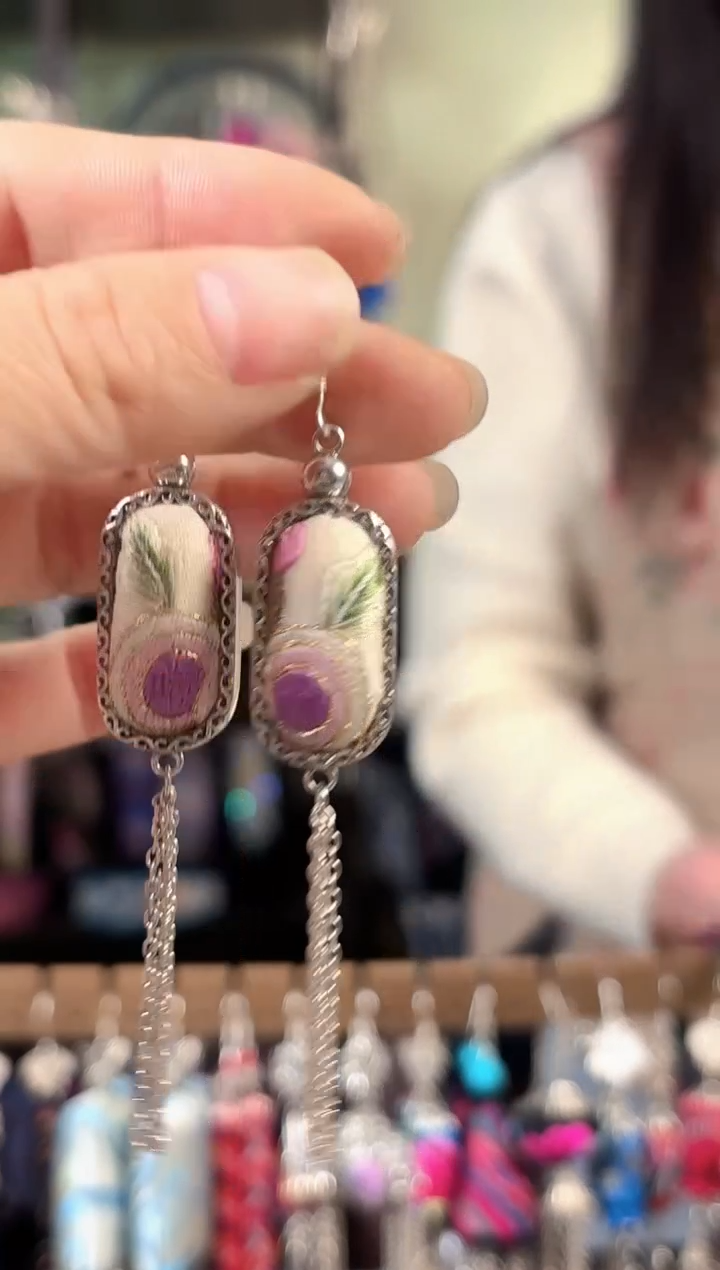 彩云南阁非遗老绣饰品717