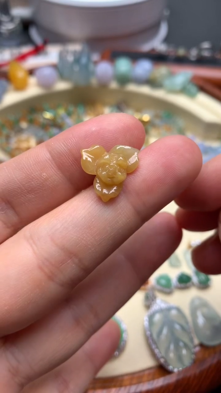 【闪购商品】翡翠颈饰未镶嵌翡翠花花黄