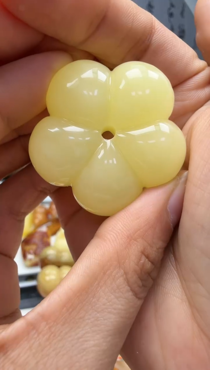 裸石琥珀未镶嵌如图