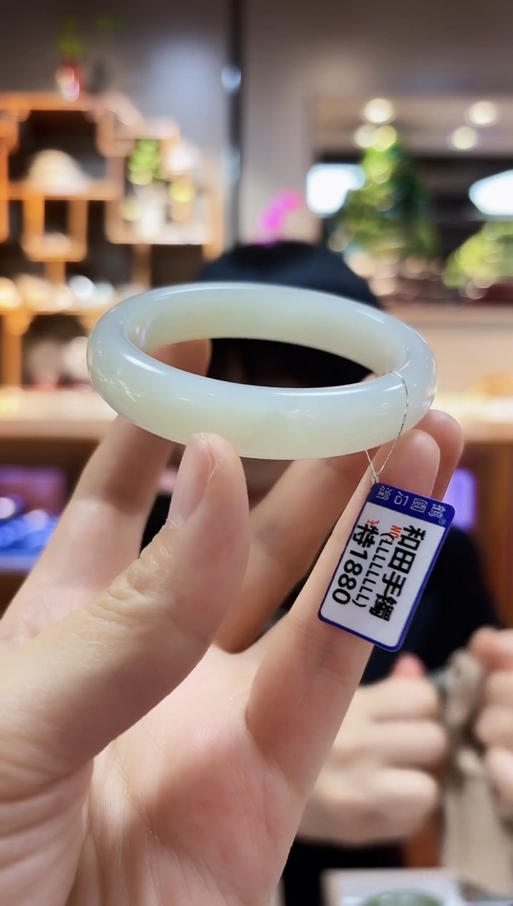 【闪购商品】和田玉53未镶嵌手镯微瑕