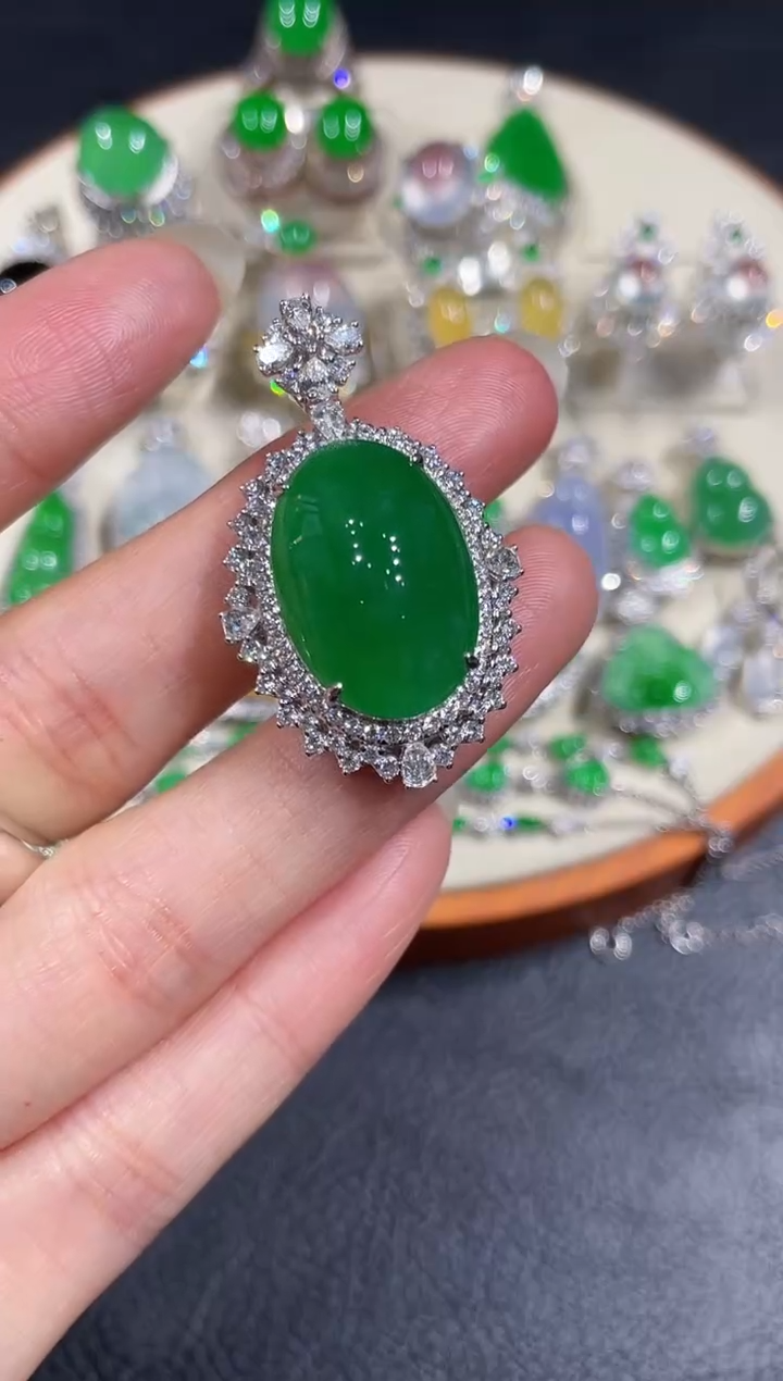 吊坠(不含链)18K金镶嵌翡翠简***啊蛋面