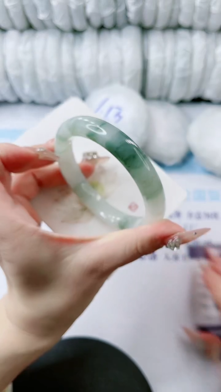 【闪购商品】石英质玉手镯未镶嵌多样性发货L236