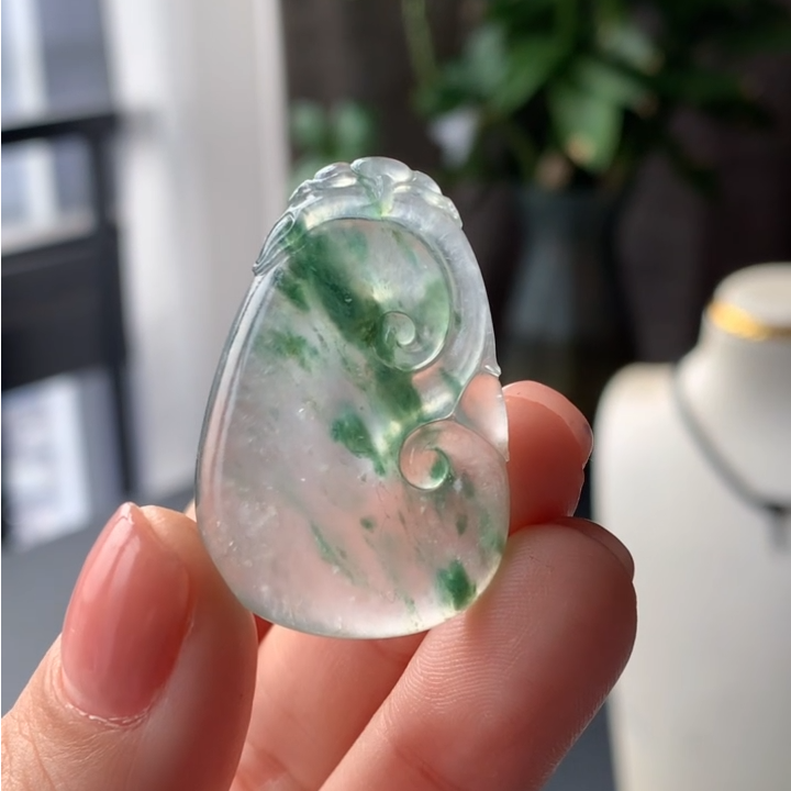 缅甸天然定制翡翠吊坠挂件