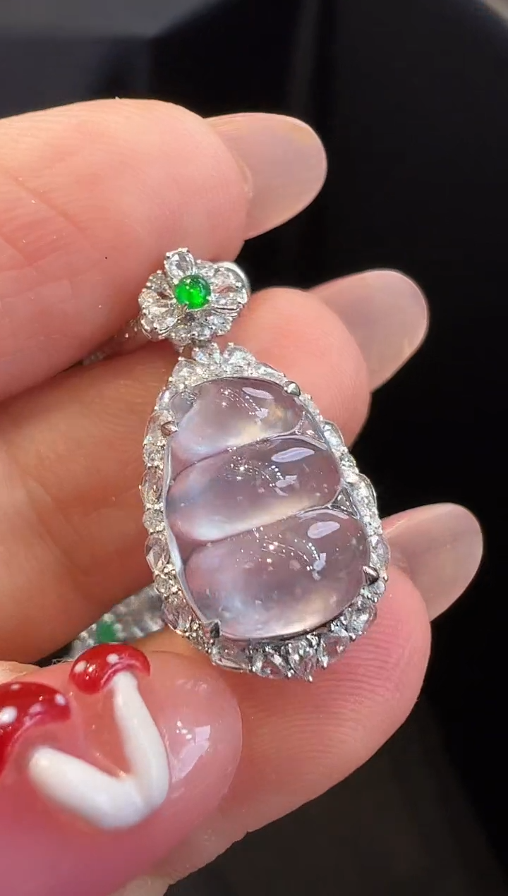 颈饰18K金镶嵌翡翠吊坠