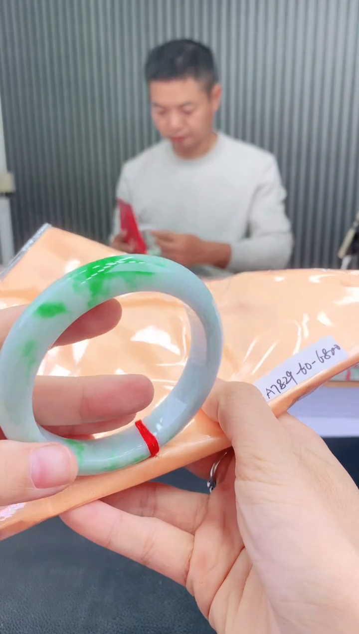 未镶嵌手镯翡翠60圈口