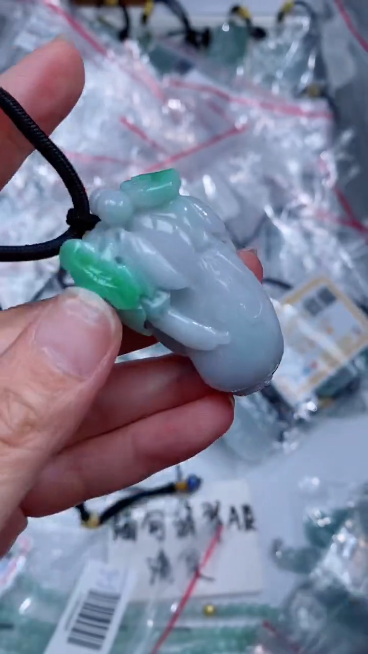 颈饰未镶嵌翡翠吊坠