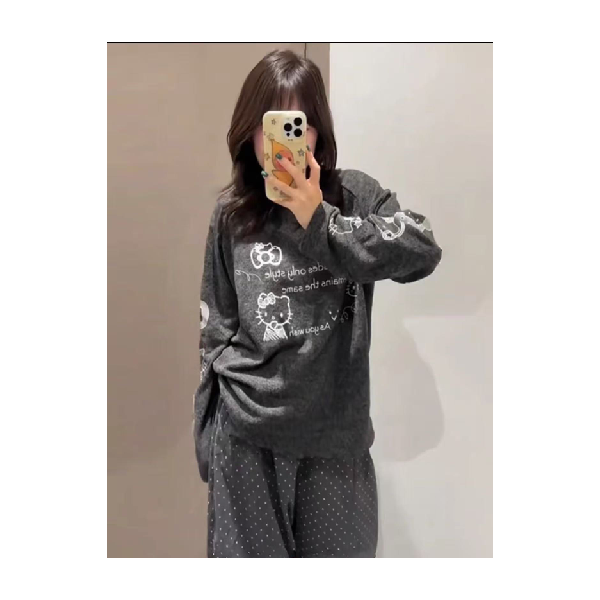 卡通kt猫印花慵懒风上衣长袖T恤新款打底衫