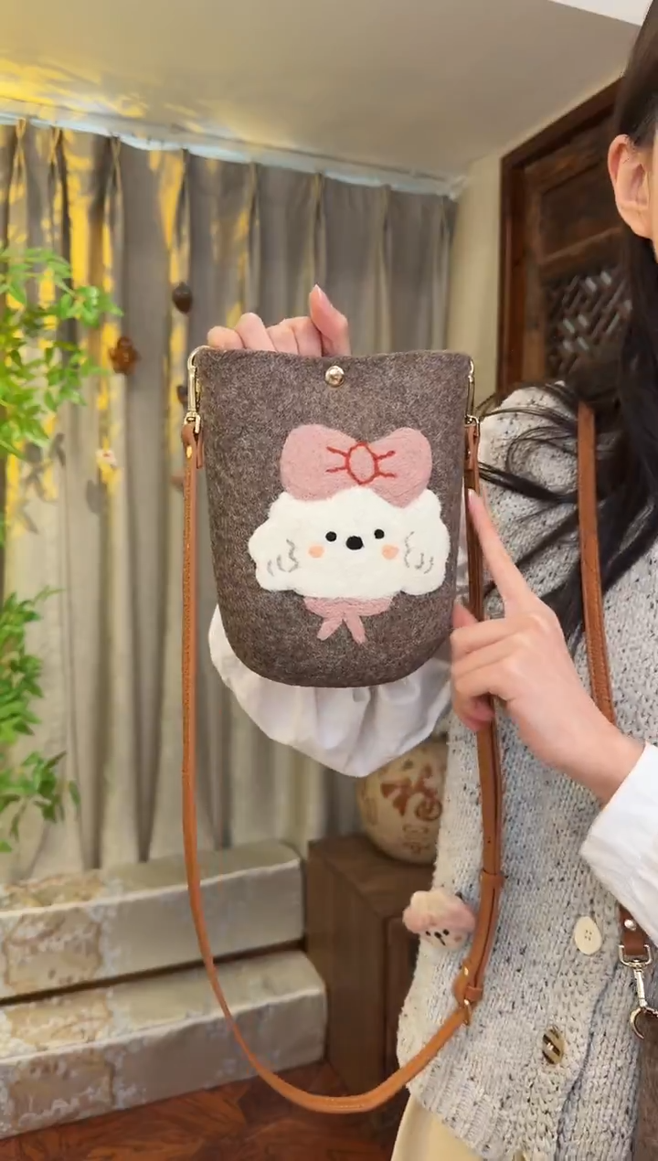 羊毛非遗羊毛毡包 手机包小狗