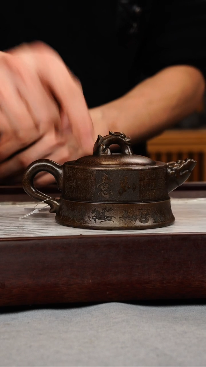 【闪购商品】紫砂茶壶古铜泥 双腰井栏 刻绘