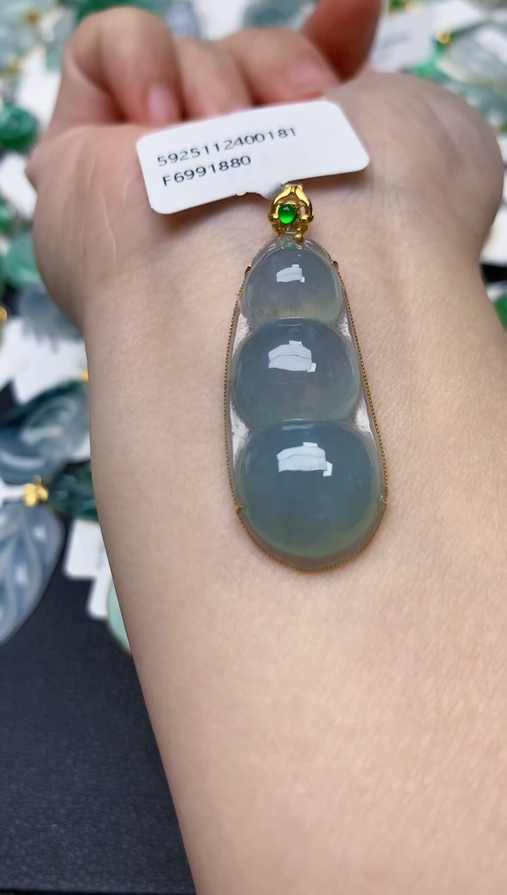 颈饰18K金镶嵌翡翠天然翡翠A货