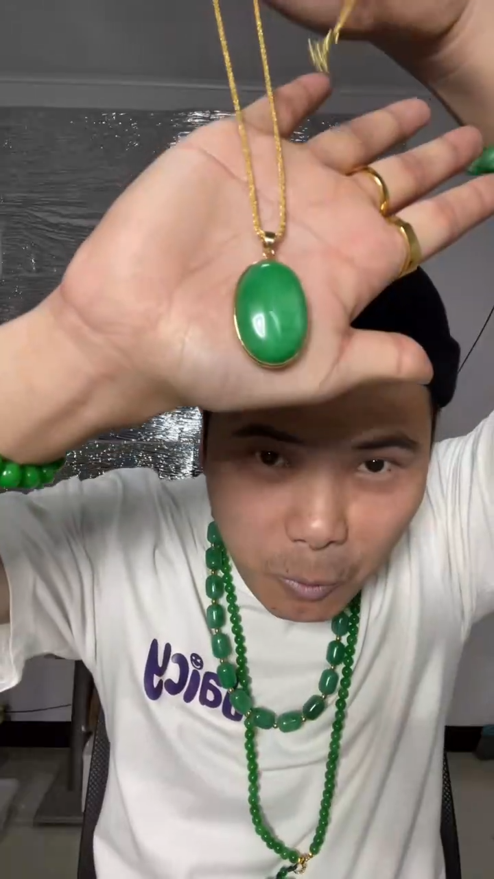 翡翠未镶嵌吊坠(赠链)【小伍珠宝】缅料飘花大鸽子蛋吊坠