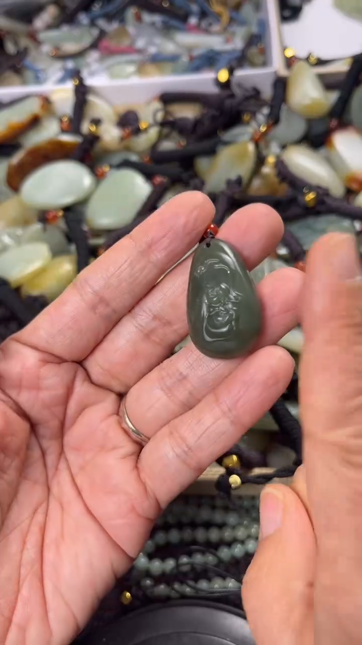 【闪购商品】和田玉颈饰未镶嵌多样性发货没有证书拍一发一有瑕