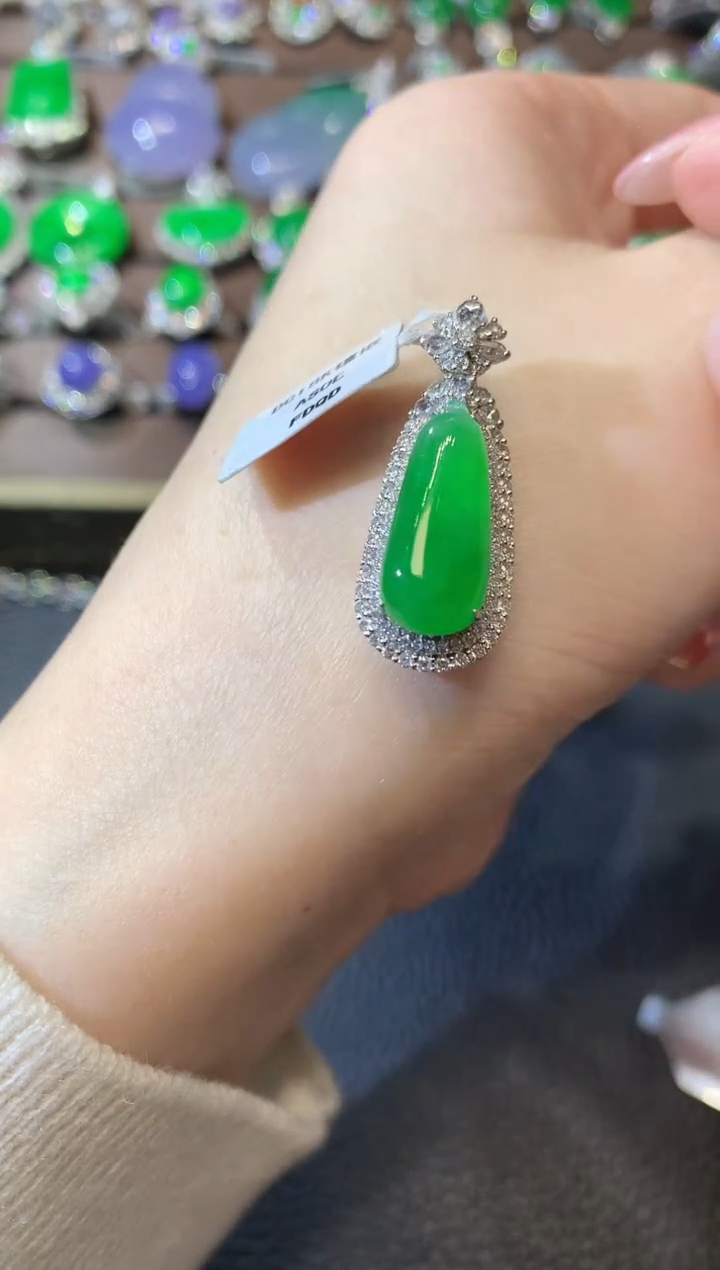 【闪购商品】翡翠吊坠(不含链)18K金镶嵌C42 