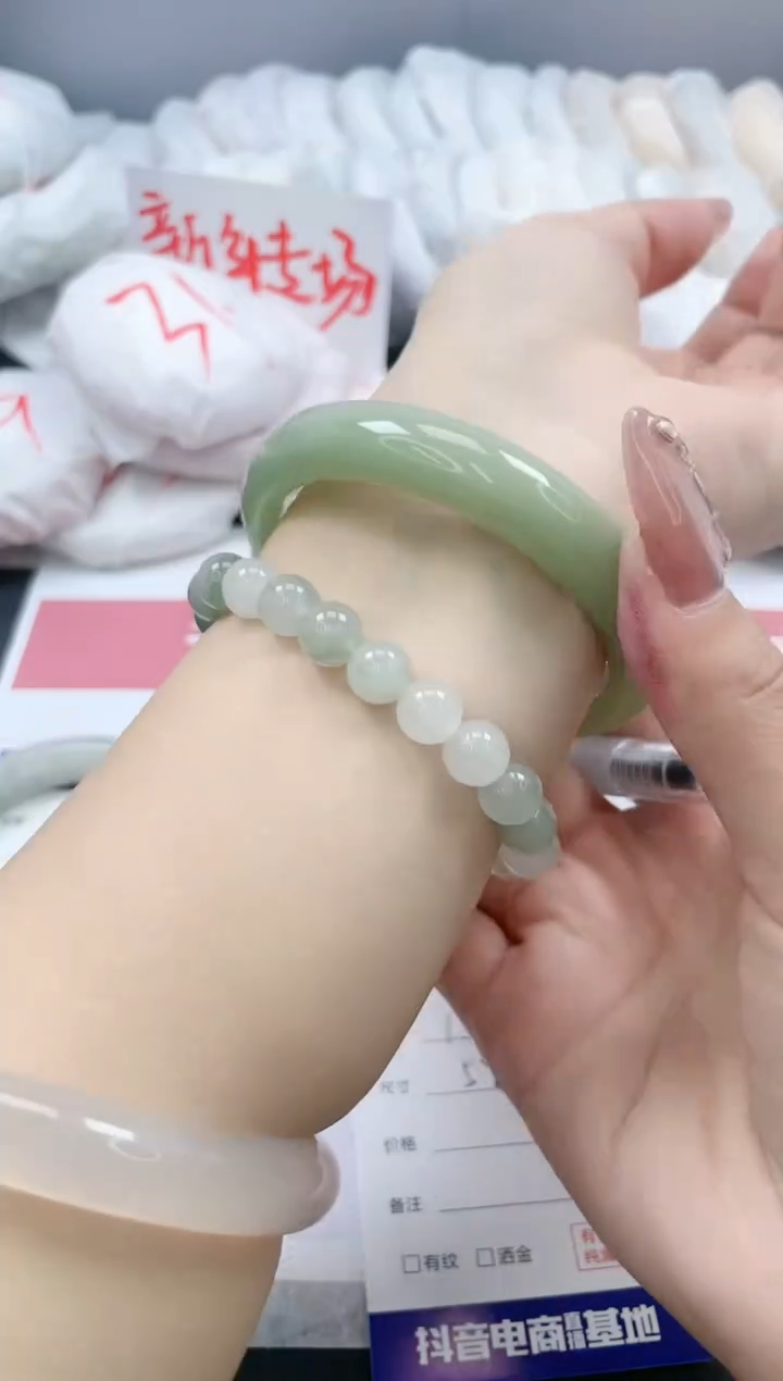 【闪购商品】石英质玉手镯未镶嵌153/58.1