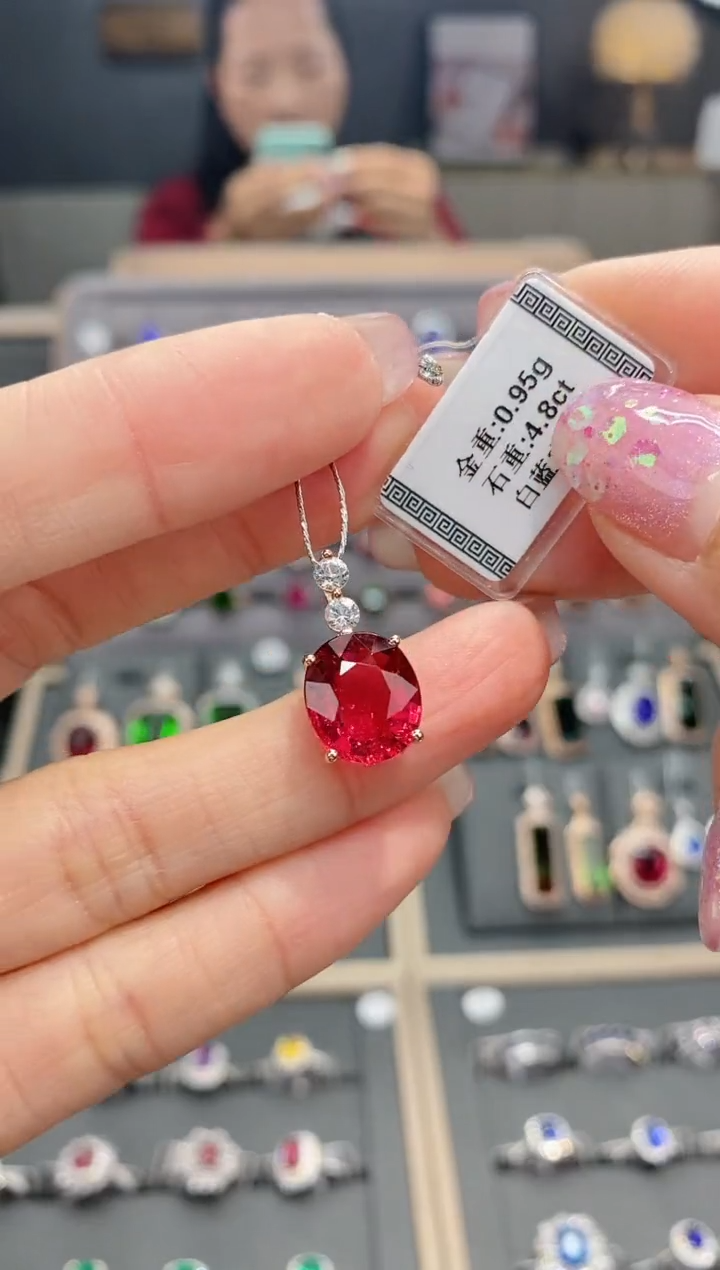 【闪购商品】碧玺颈饰18K金镶嵌4.8配白蓝宝