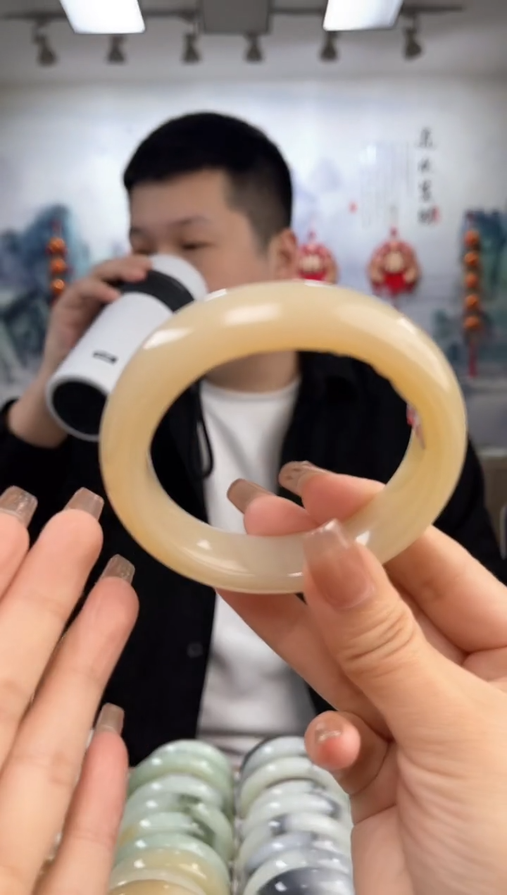 【闪购商品】和田玉手镯未镶嵌56圈口0898