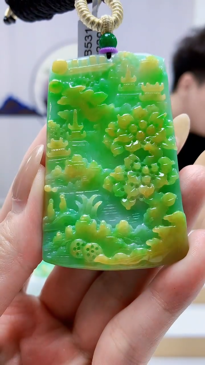 未镶嵌定制翡翠云*月4688MM-毛货挂件